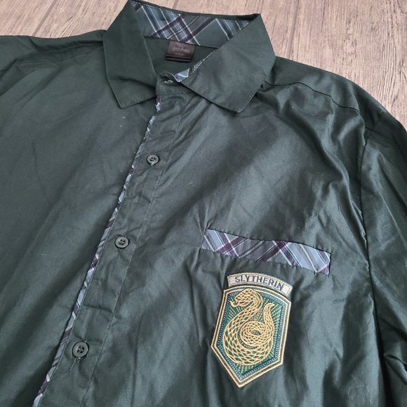 Harry Potter Hufflepuff Universal Studios Men’s Button-Up Shirt green Size L NEW - Picture 3 of 12